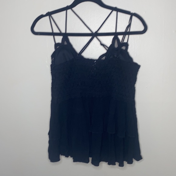 🦋NWOT Black lace top with built in padding! - Picture 7 of 7